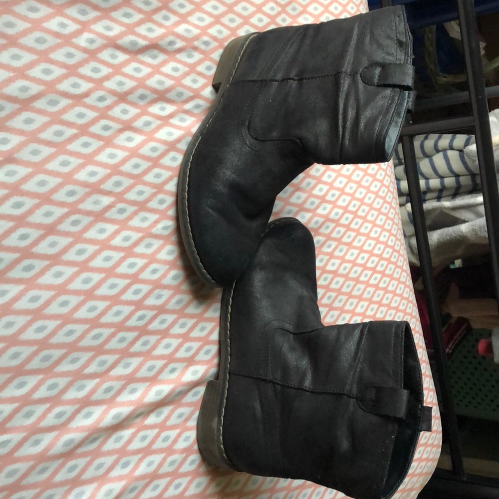*Black Boots With a Thick Heel